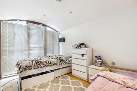 2 bedroom apartment for sale, Sellincourt Road, London, SW17
