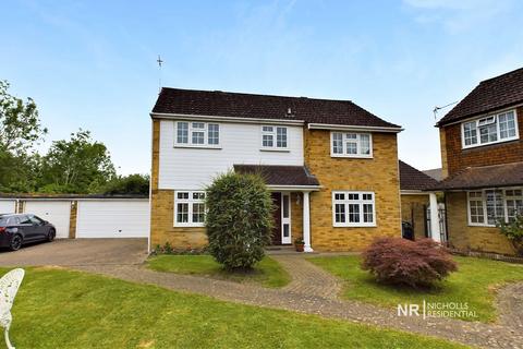 5 bedroom detached house for sale, Gladeside Close, Chessington, Surrey. KT9