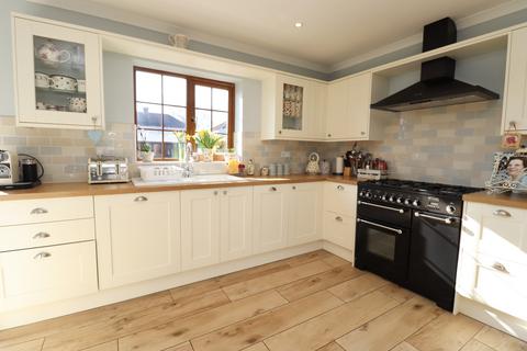 33 Hempitts Road, Walton, Street, BA16 9QS