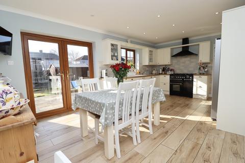 33 Hempitts Road, Walton, Street, BA16 9QS