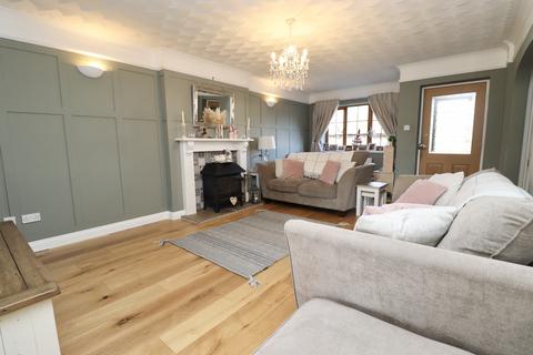 33 Hempitts Road, Walton, Street, BA16 9QS