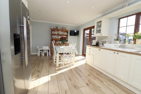 33 Hempitts Road, Walton, Street, BA16 9QS