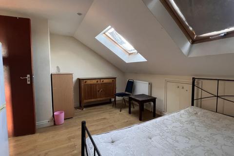 House share to rent, Churchill Road, Willesden, NW2