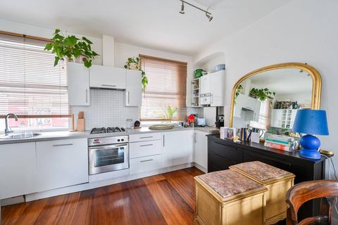 2 bedroom maisonette for sale, Lewisham Way, New Cross, London, SE14