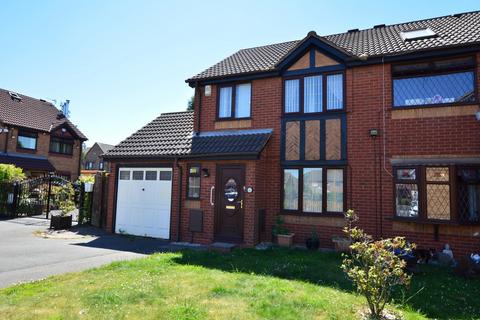 3 bedroom semi-detached house to rent, Jenny Close, Bilston WV14