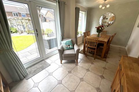 13 Arnside Avenue, Chadderton, Oldham, OL9 9DJ