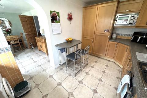 13 Arnside Avenue, Chadderton, Oldham, OL9 9DJ