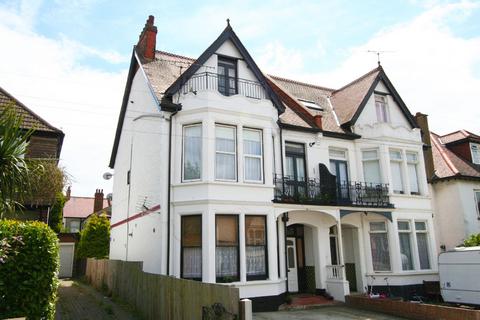 1 bedroom flat to rent, Cobham Road , Westcliff-on-Sea, Essex