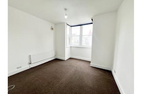 1 bedroom flat to rent, Cobham Road , Westcliff-on-Sea, Essex