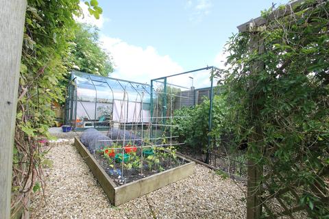 2 Millers Gardens, Wells, BA5 2TW