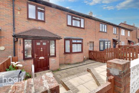 4 bedroom terraced house for sale, Hart Crescent, Chigwell