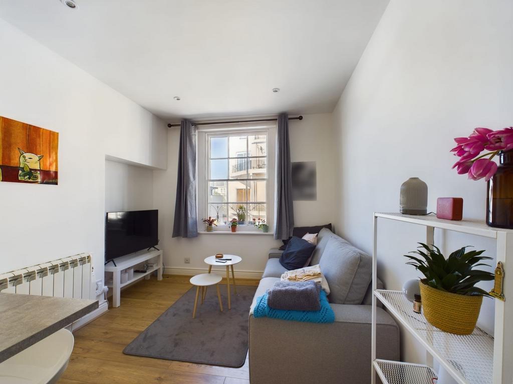 Cam01740 g0 pr0027 still005