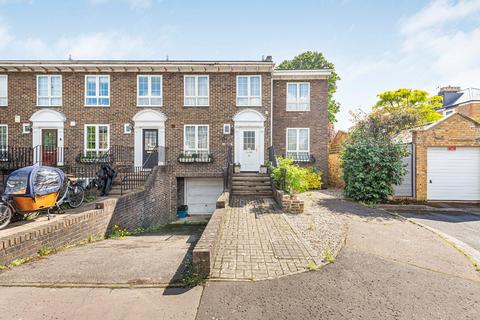 11 Birch Close, Teddington, TW11 8BJ