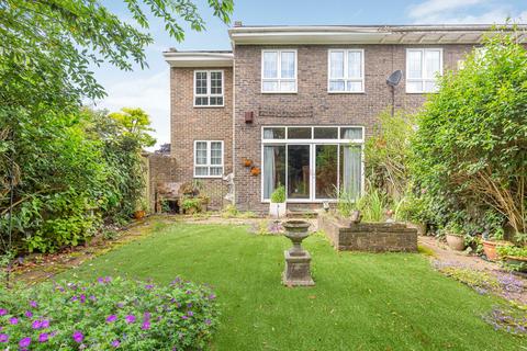 11 Birch Close, Teddington, TW11 8BJ