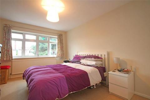4 bedroom detached house to rent, Simplemarsh Road, Addlestone KT15