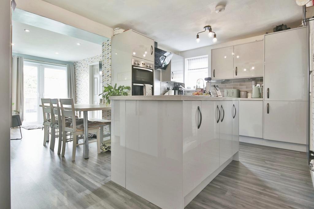Foredyke Avenue, Hull, East Riding of... 4 bed semidetached house for