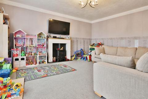 4 bedroom end of terrace house for sale, Rangely Close, Bransholme, Hull, HU7 5AU