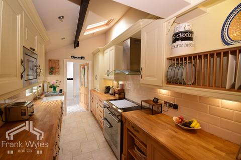40 Devonshire Road, Lytham St Annes, FY8 2NU