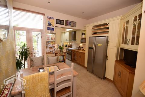 40 Devonshire Road, Lytham St Annes, FY8 2NU