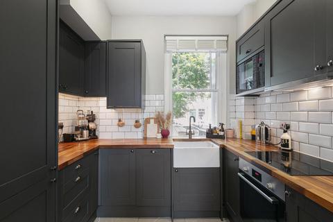 1 bedroom flat for sale, Sisters Avenue, London, SW11