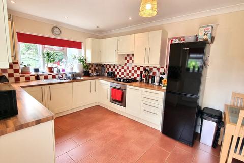 2 bedroom ground floor flat for sale, Wickham Avenue, Bexhill-on-Sea, TN39