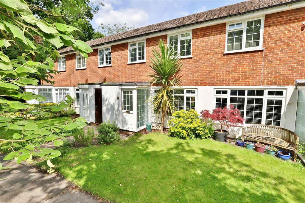 Leafield Close, Woking, Surrey, GU21 3 bed terraced house £1,750 pcm