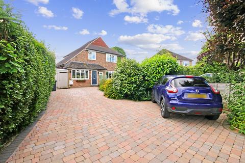 2 Chantlers Close, East Grinstead, RH19 1LU