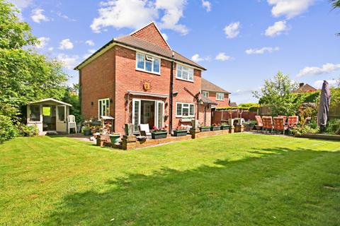2 Chantlers Close, East Grinstead, RH19 1LU