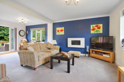 2 Chantlers Close, East Grinstead, RH19 1LU