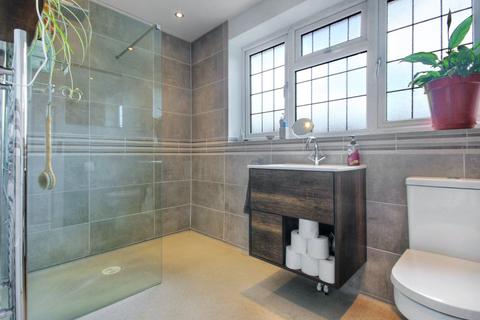 2 Chantlers Close, East Grinstead, RH19 1LU