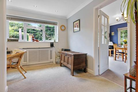 2 Chantlers Close, East Grinstead, RH19 1LU