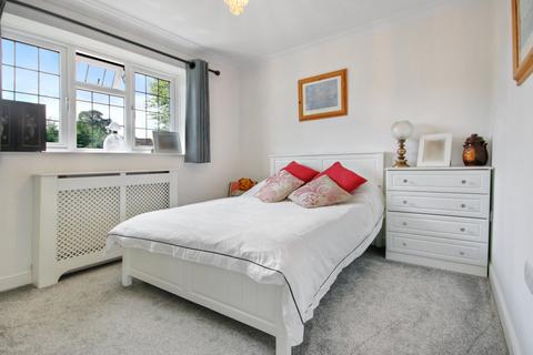 2 Chantlers Close, East Grinstead, RH19 1LU