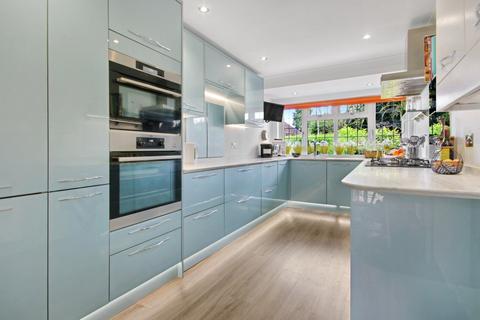2 Chantlers Close, East Grinstead, RH19 1LU