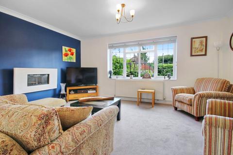 2 Chantlers Close, East Grinstead, RH19 1LU