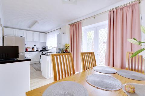 3 bedroom terraced house for sale, Daiglen Drive, South Ockendon RM15