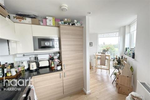 2 bedroom flat to rent, Butterfly Court, NW9