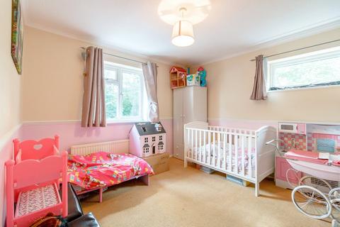 87 Armadale Road, Woking, GU21 3LD