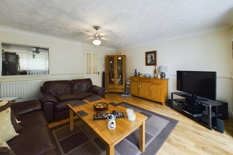 3 bedroom terraced house for sale, St. Albans Way, Thetford