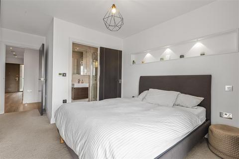 2 bedroom flat for sale, Warburton Road, E8