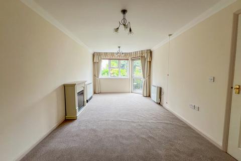 2 bedroom ground floor flat for sale, Oak Lodge, Southend Road, Hockley