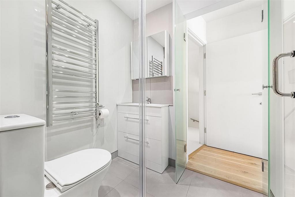 En Suite Bathroom