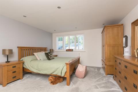 22 Festival Avenue, Longfield, DA3 7HR