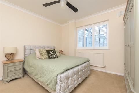 22 Festival Avenue, Longfield, DA3 7HR