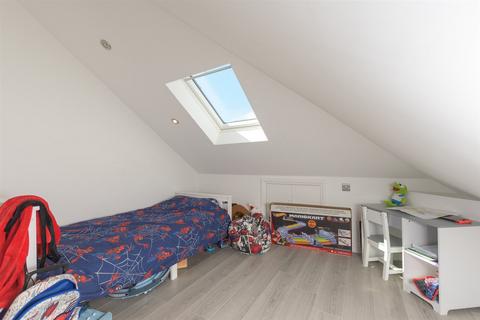 22 Festival Avenue, Longfield, DA3 7HR