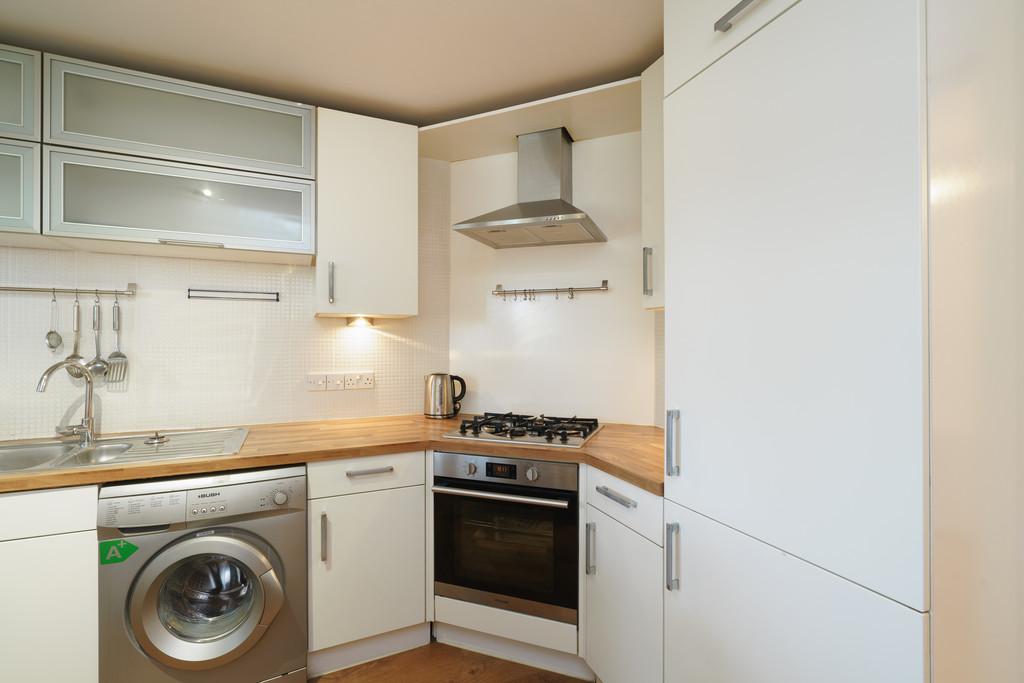 4. Kitchen angle 3