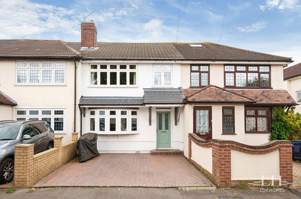 Elms Farm Road, Hornchurch 3 bed terraced house for sale £450,000