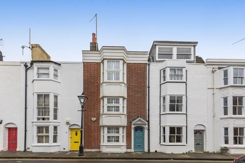 3 bedroom terraced house to rent, Wyndham Street, Brighton BN2