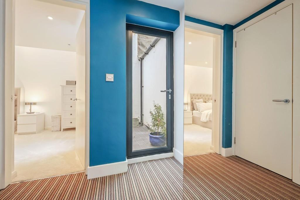 14-db4580363 VM-FLAT 1,36-38 DECIMA STREET SE1 4 QQ