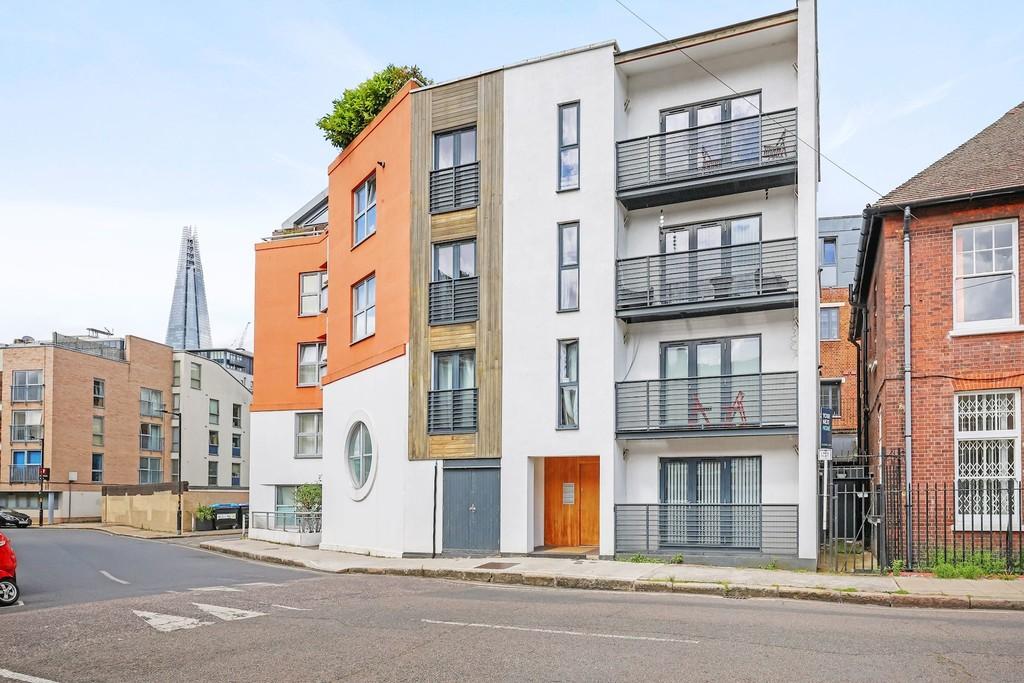 01-f82c80363 VM-FLAT 1,36-38 DECIMA STREET SE1 4 QQ