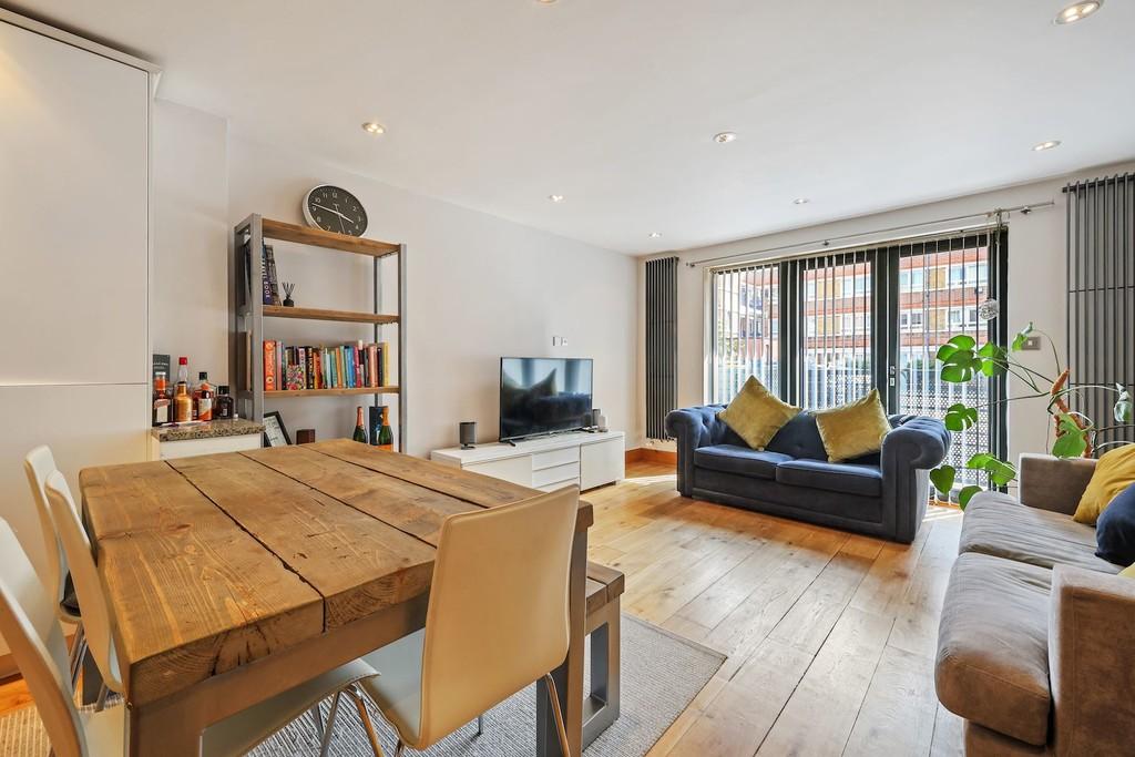 07-e63a80363 VM-FLAT 1,36-38 DECIMA STREET SE1 4 QQ